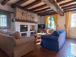 Charming Holiday Home in Montrichard With Pool