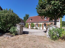 Charming Holiday Home in Montrichard With Pool