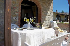 Aesthetic Farmhouse in Bucine With Barbecue