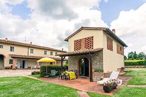 Aesthetic Farmhouse in Bucine With Barbecue