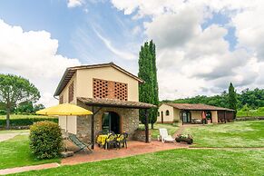 Aesthetic Farmhouse in Bucine With Barbecue