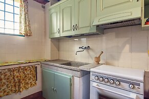 Aesthetic Farmhouse in Bucine With Barbecue