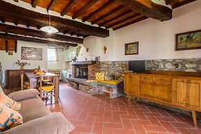 Aesthetic Farmhouse in Bucine With Barbecue