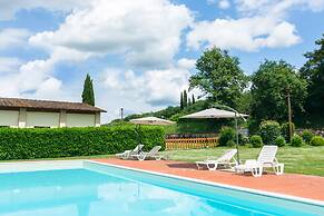 Aesthetic Farmhouse in Bucine With Barbecue