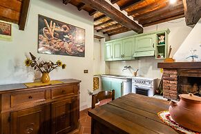 Aesthetic Farmhouse in Bucine With Barbecue