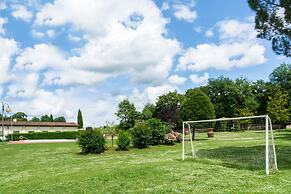 Aesthetic Farmhouse in Bucine With Barbecue