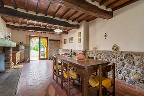 Aesthetic Farmhouse in Bucine With Barbecue