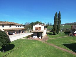 Aesthetic Farmhouse in Bucine With Barbecue