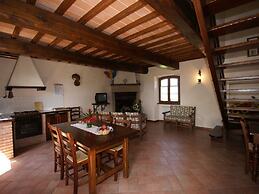 Nice Apartment With Pool and Beautiful Garden