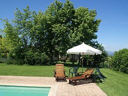 Nice Apartment With Pool and Beautiful Garden