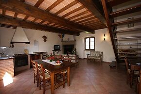 Nice Apartment With Pool and Beautiful Garden