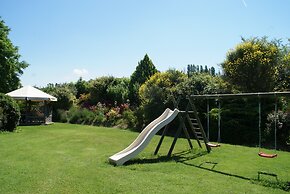 Nice Apartment With Pool and Beautiful Garden