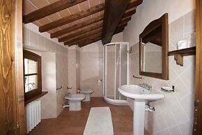 Nice Apartment With Pool and Beautiful Garden