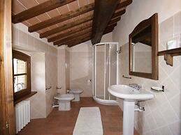 Nice Apartment With Pool and Beautiful Garden