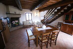 Nice Apartment With Pool and Beautiful Garden