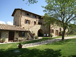 Nice Apartment With Pool and Beautiful Garden