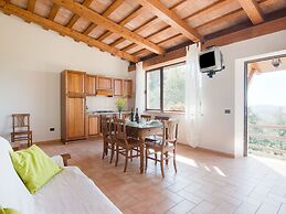 Inviting Farmhouse in Appenines With Covered Swimming Pool