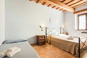 Inviting Farmhouse in Appenines With Covered Swimming Pool