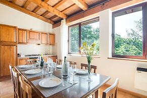 Inviting Farmhouse in Appenines With Covered Swimming Pool