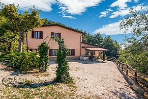 Inviting Farmhouse in Appenines With Covered Swimming Pool