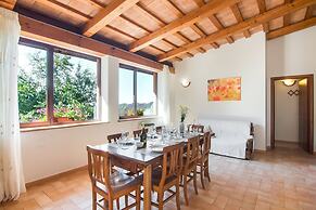 Inviting Farmhouse in Appenines With Covered Swimming Pool