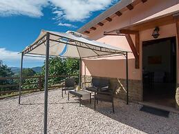 Inviting Farmhouse in Appenines With Covered Swimming Pool