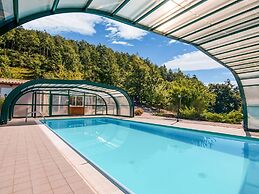 Inviting Farmhouse in Appenines With Covered Swimming Pool