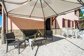 Inviting Farmhouse in Appenines With Covered Swimming Pool