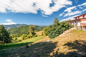 Inviting Farmhouse in Appenines With Covered Swimming Pool