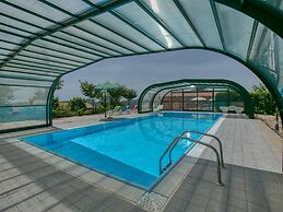 Inviting Farmhouse in Appenines With Covered Swimming Pool