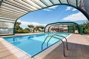 Inviting Farmhouse in Appenines With Covered Swimming Pool