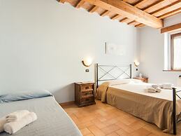 Inviting Farmhouse in Appenines With Covered Swimming Pool