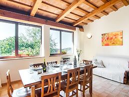 Inviting Farmhouse in Appenines With Covered Swimming Pool