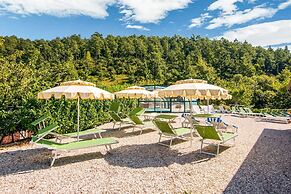 Inviting Farmhouse in Appenines With Covered Swimming Pool
