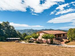 Inviting Farmhouse in Appenines With Covered Swimming Pool