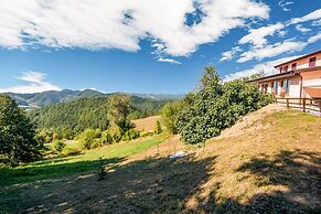 Inviting Farmhouse in Appenines With Covered Swimming Pool