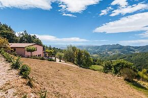 Inviting Farmhouse in Appenines With Covered Swimming Pool