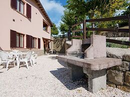 Inviting Farmhouse in Appenines With Covered Swimming Pool