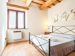 Inviting Farmhouse in Appenines With Covered Swimming Pool