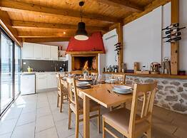 Villa S