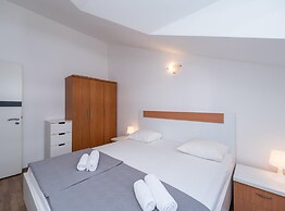 Villa S