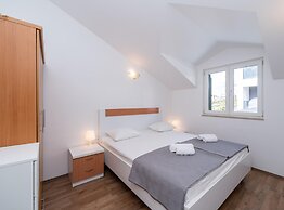 Villa S