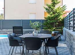 Villa S