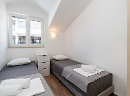 Villa S