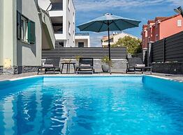 Villa S