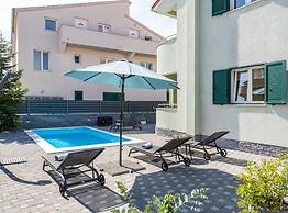 Villa S