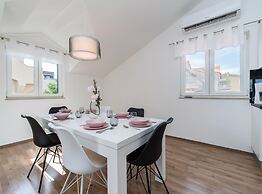 Villa S