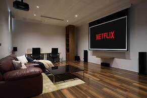 Ekkamai Luxury Villa With Home Cinema
