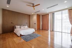 Ekkamai Luxury Villa With Home Cinema