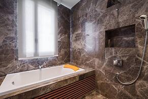 Ekkamai Luxury Villa With Home Cinema